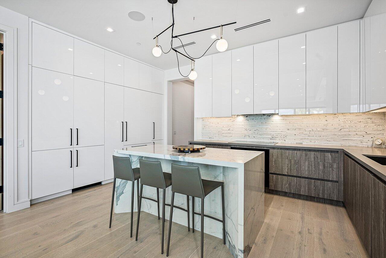 COVE 4 CONDO - Residential