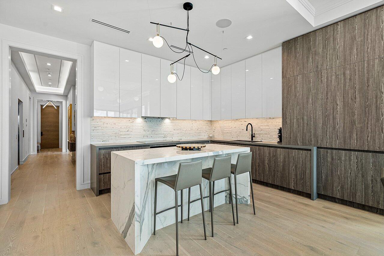 COVE 4 CONDO - Residential