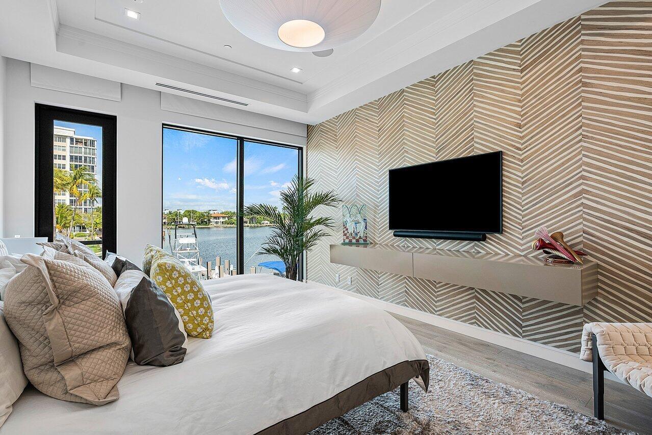 COVE 4 CONDO - Residential