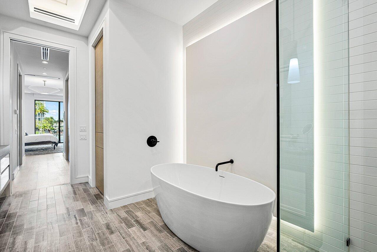 COVE 4 CONDO - Residential