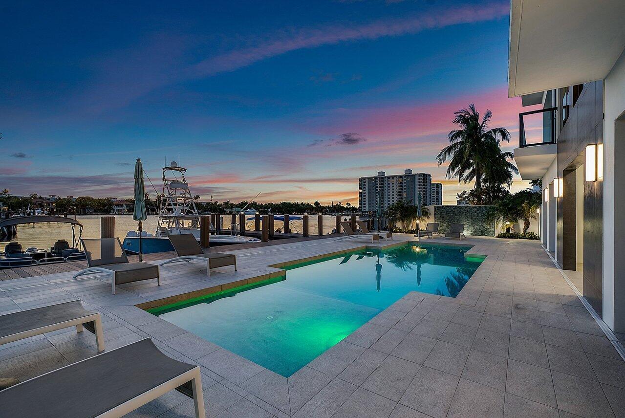 COVE 4 CONDO - Residential