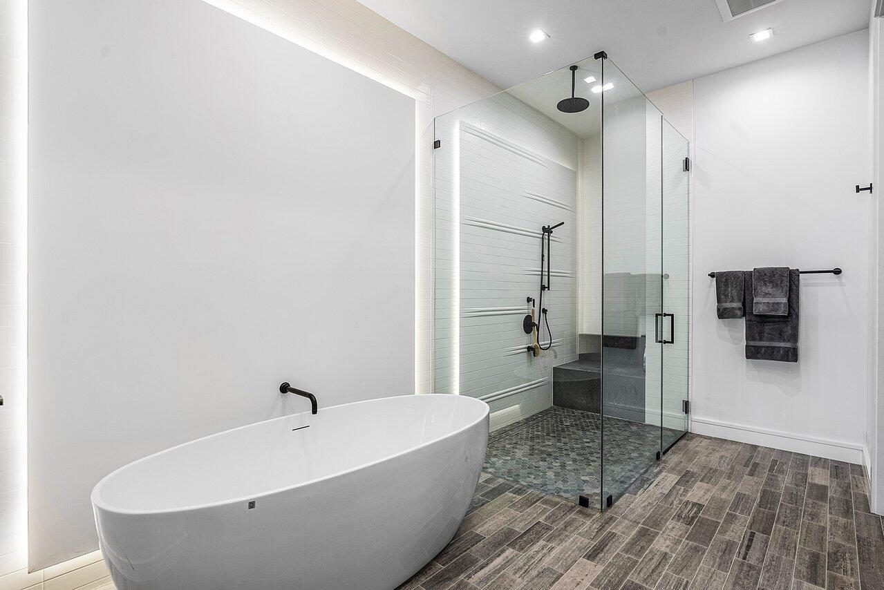 COVE 4 CONDO - Residential