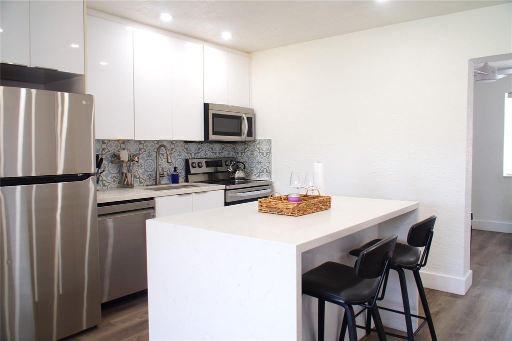 Photo of 521 NW 20th Ave, Fort Lauderdale, FL 33311 (MLS # F10540634)