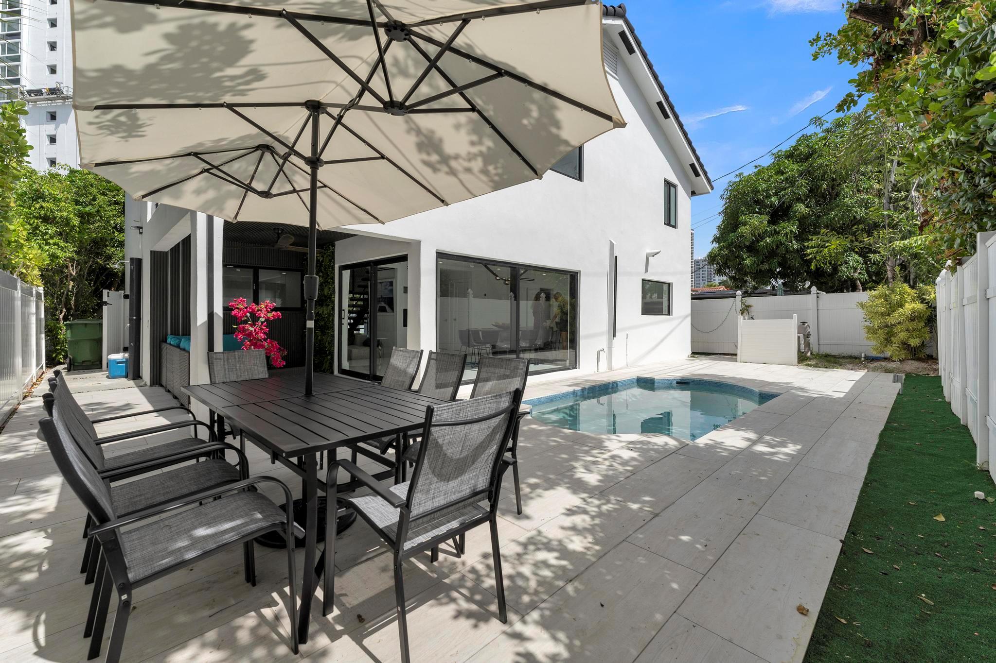 2724 N Ocean Boulevard