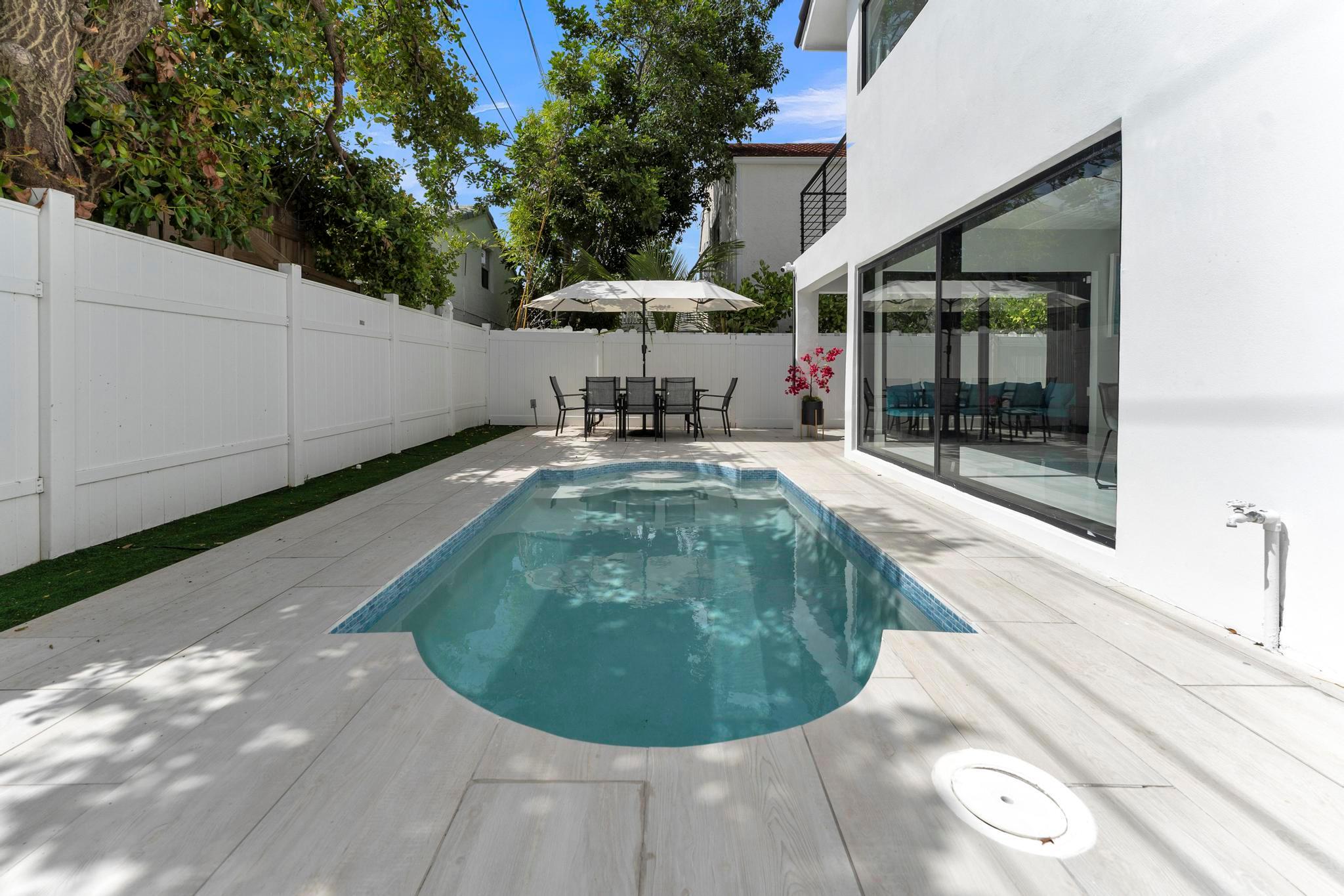 LAUDERDALE BEACH - Residential