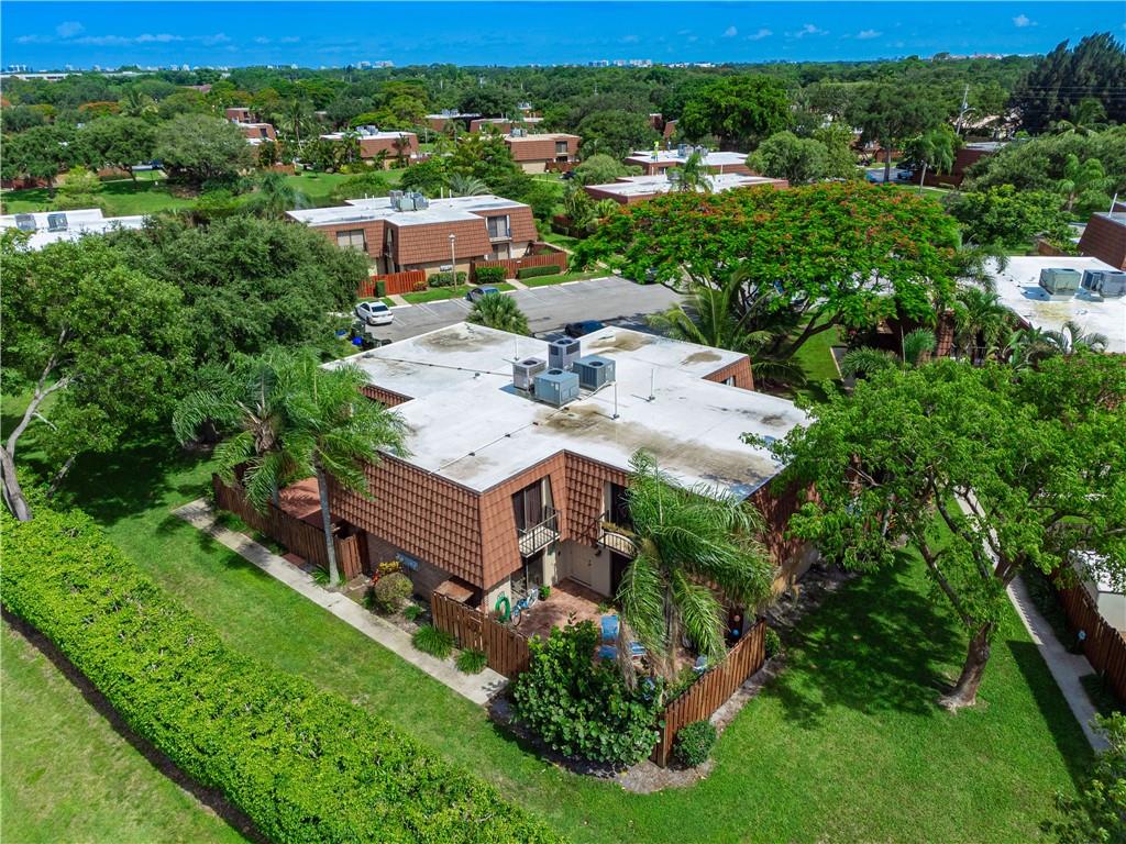 SPANISH WELLS CONDO II - Residential