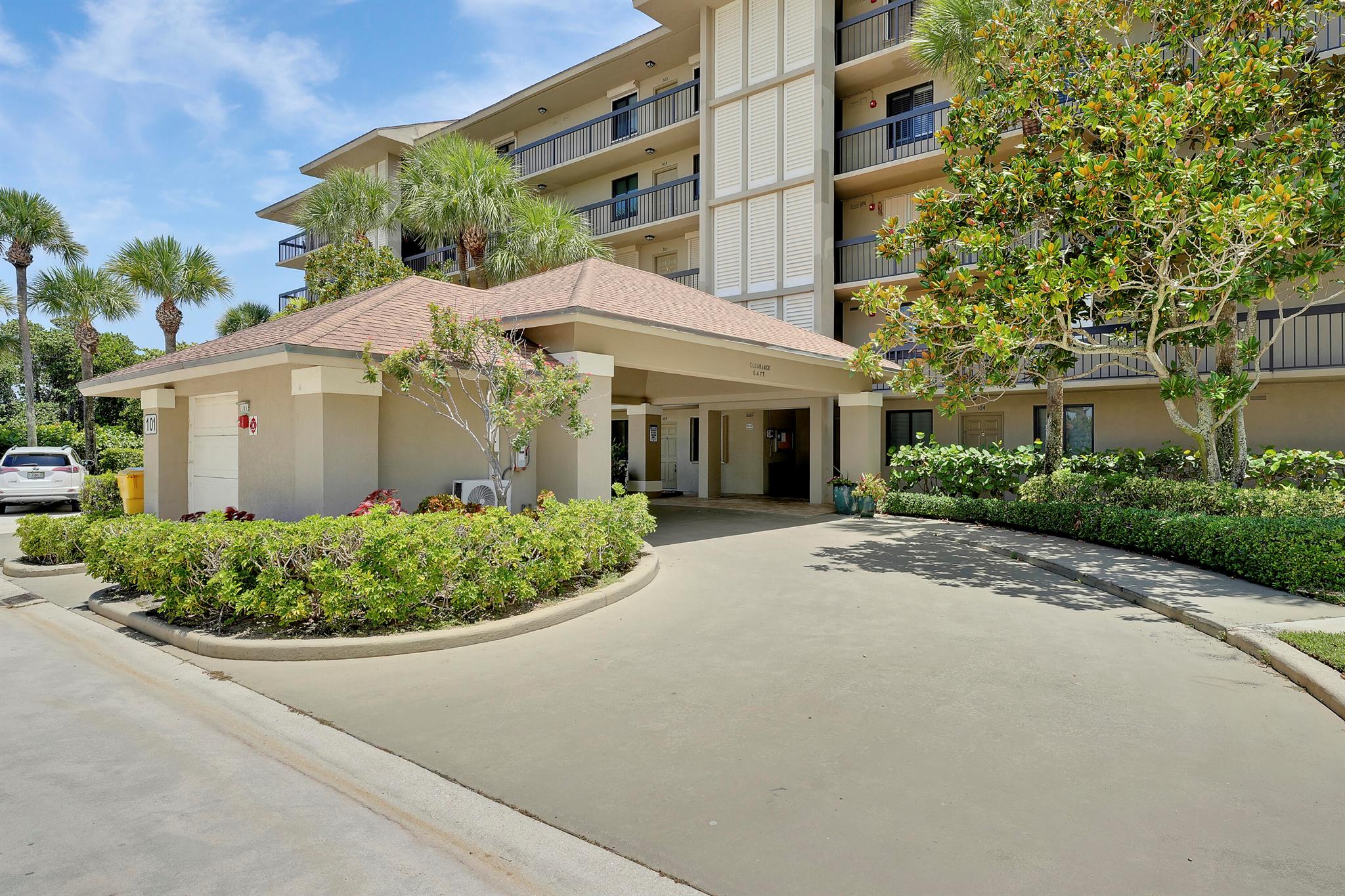 101 S Seas 204 Drive 204