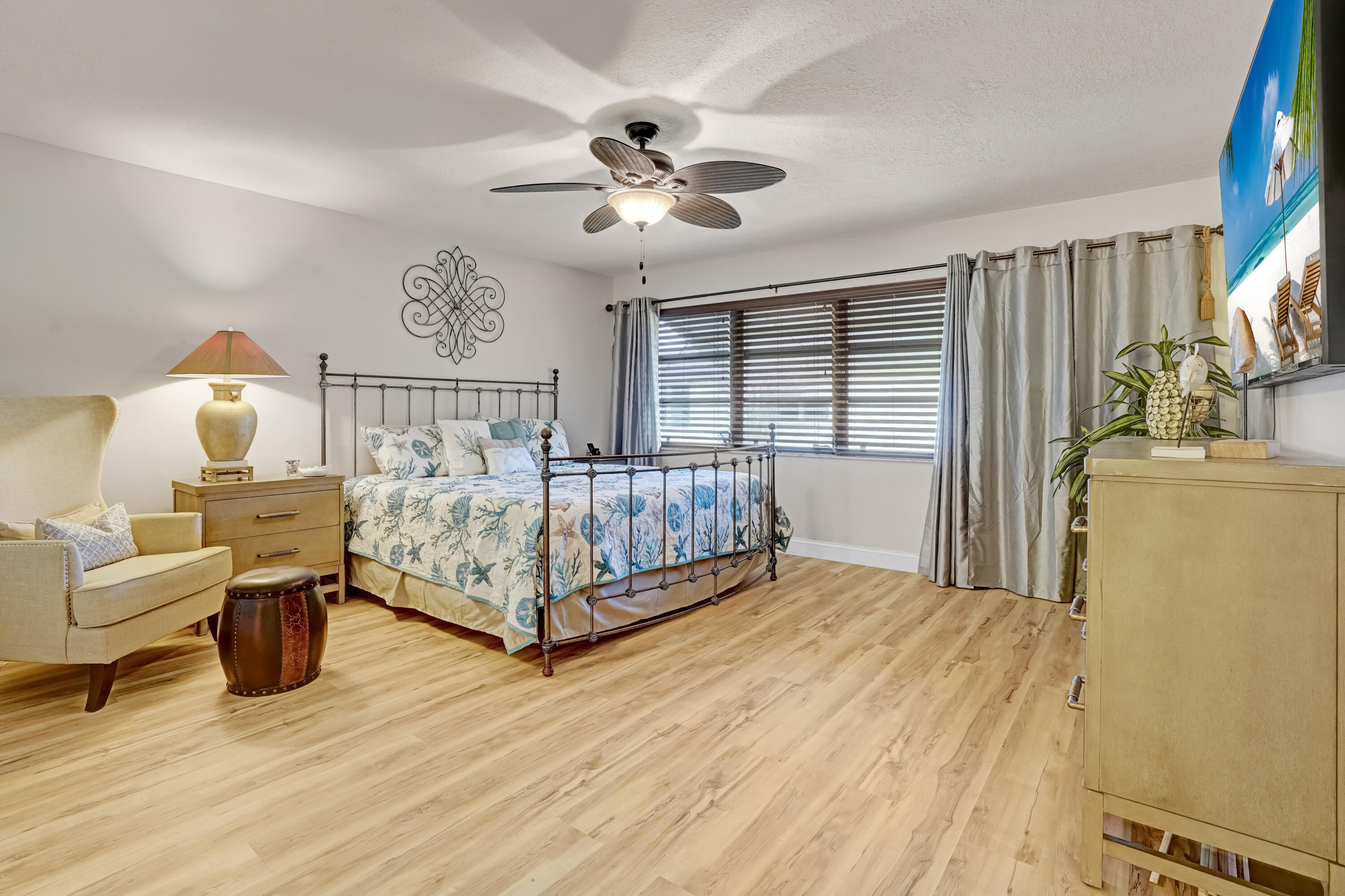 SAVANNAH'S CONDOMINIUM SE - Residential