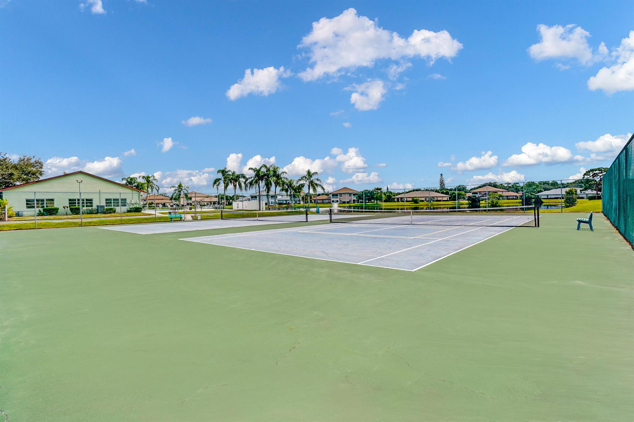 SAVANNAH'S CONDOMINIUM SE - Residential