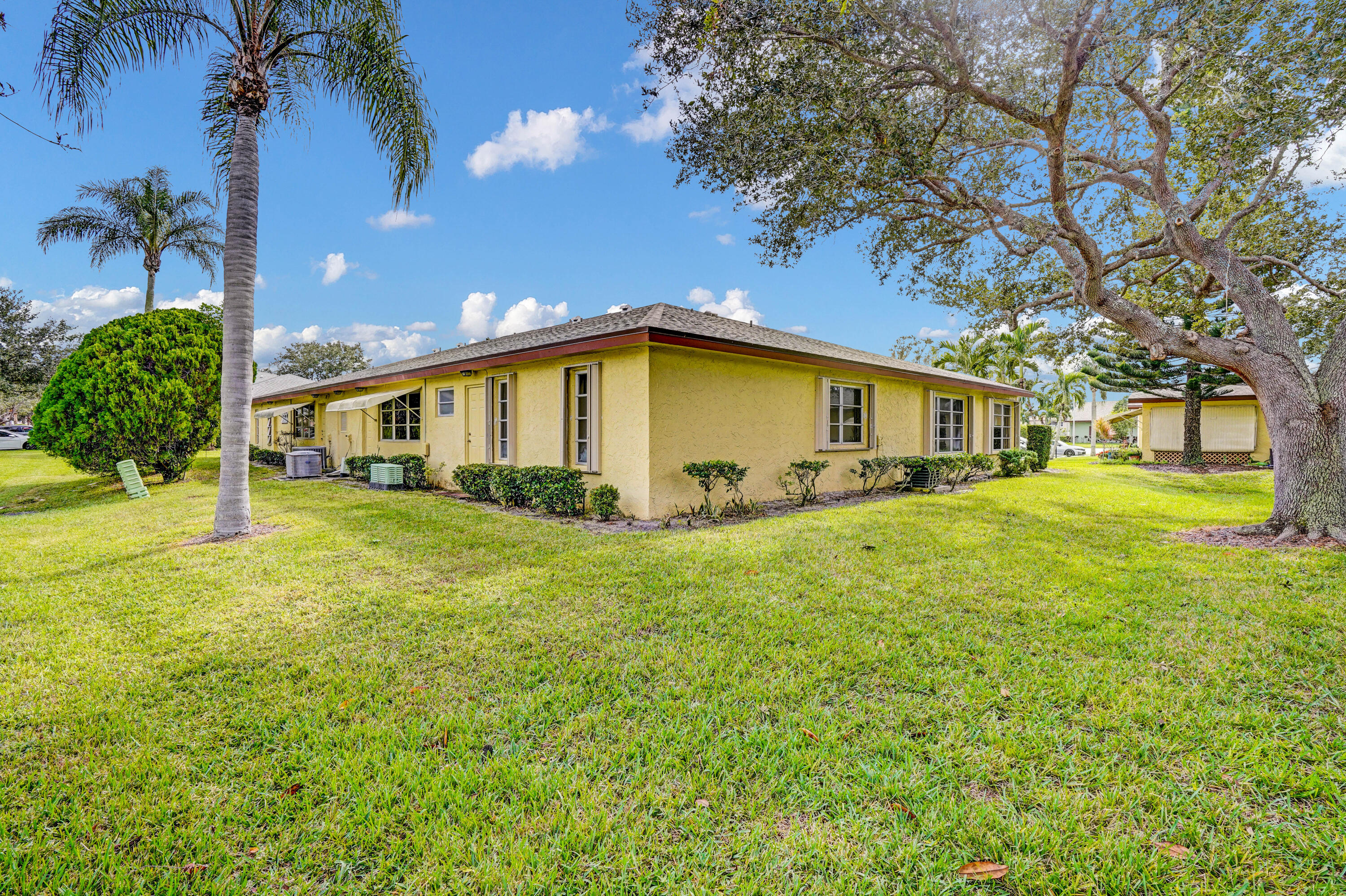 SAVANNAH'S CONDOMINIUM SE - Residential