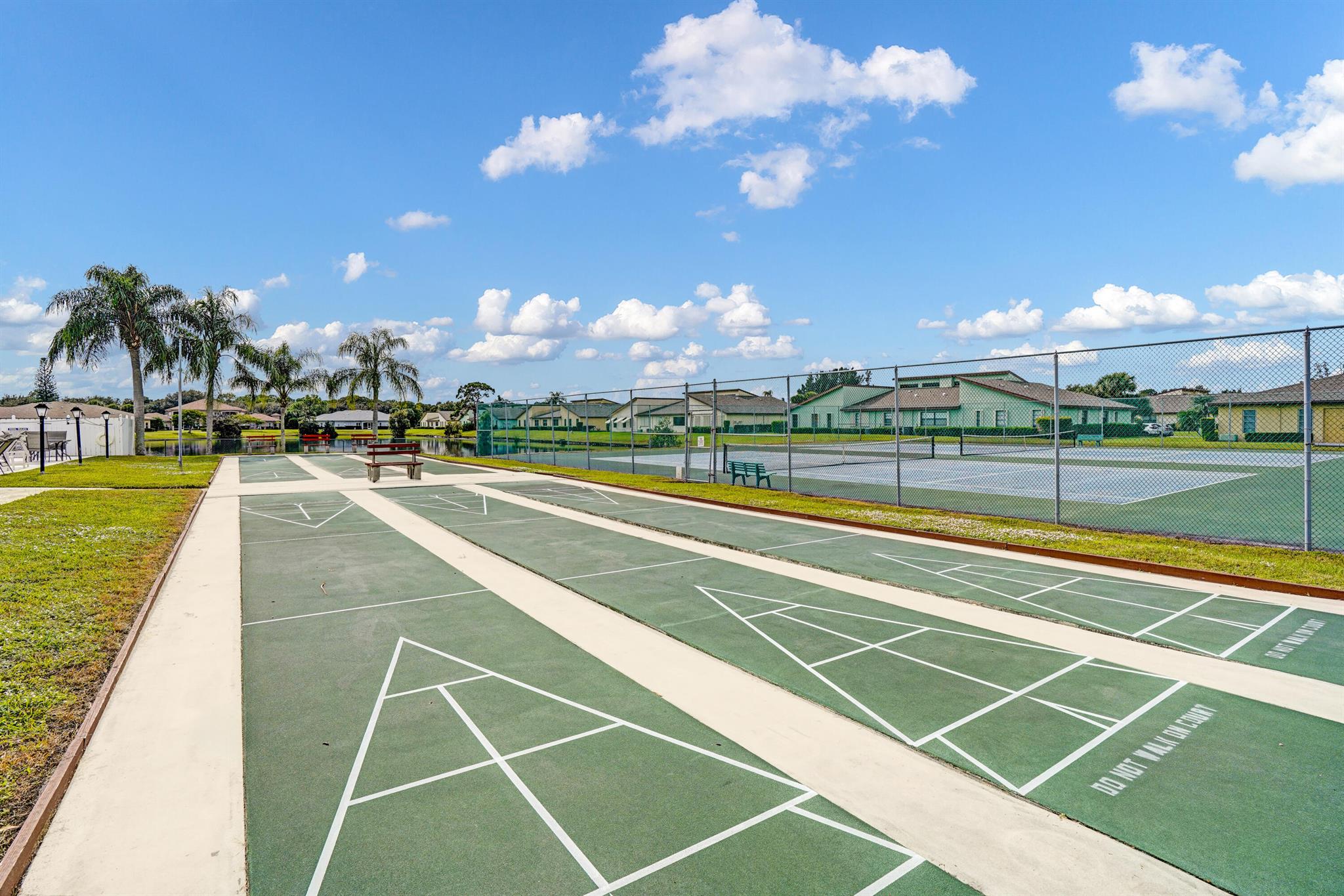 SAVANNAH'S CONDOMINIUM SE - Residential