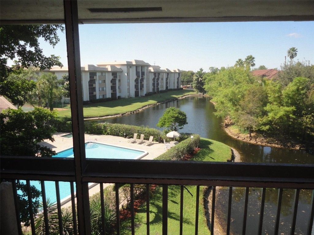 Photo of 711 N Pine Island Road #419, Plantation, FL 33324 (MLS # F10456198)