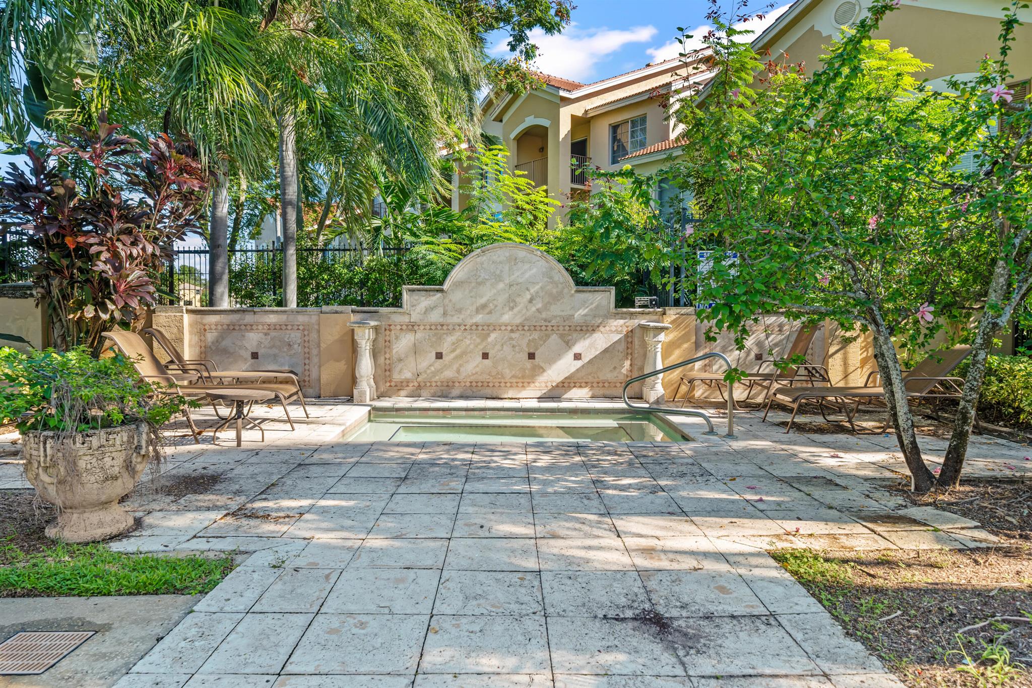 EMERALD ISLE AT LAGUNA LA - Residential