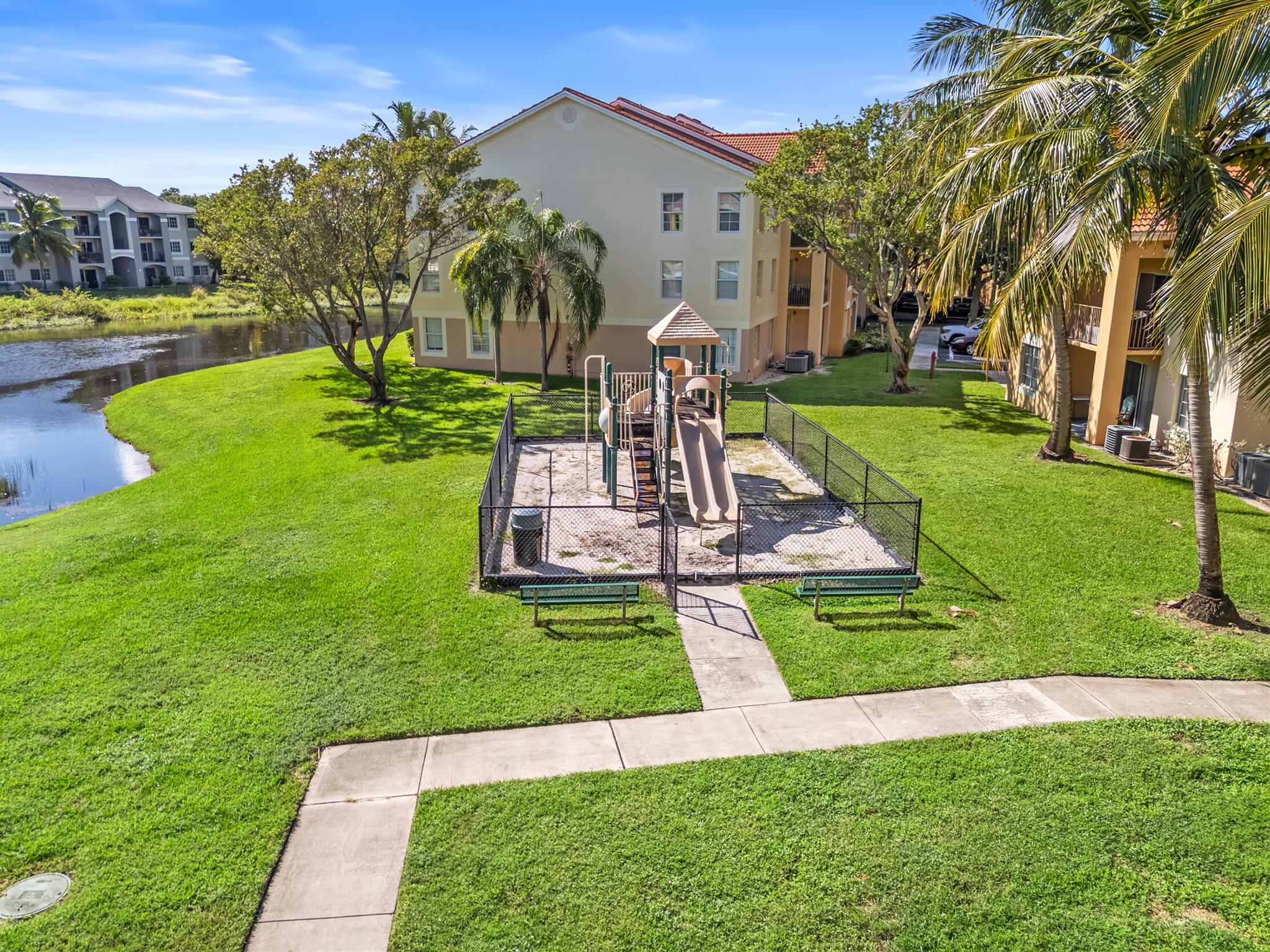 EMERALD ISLE AT LAGUNA LA - Residential