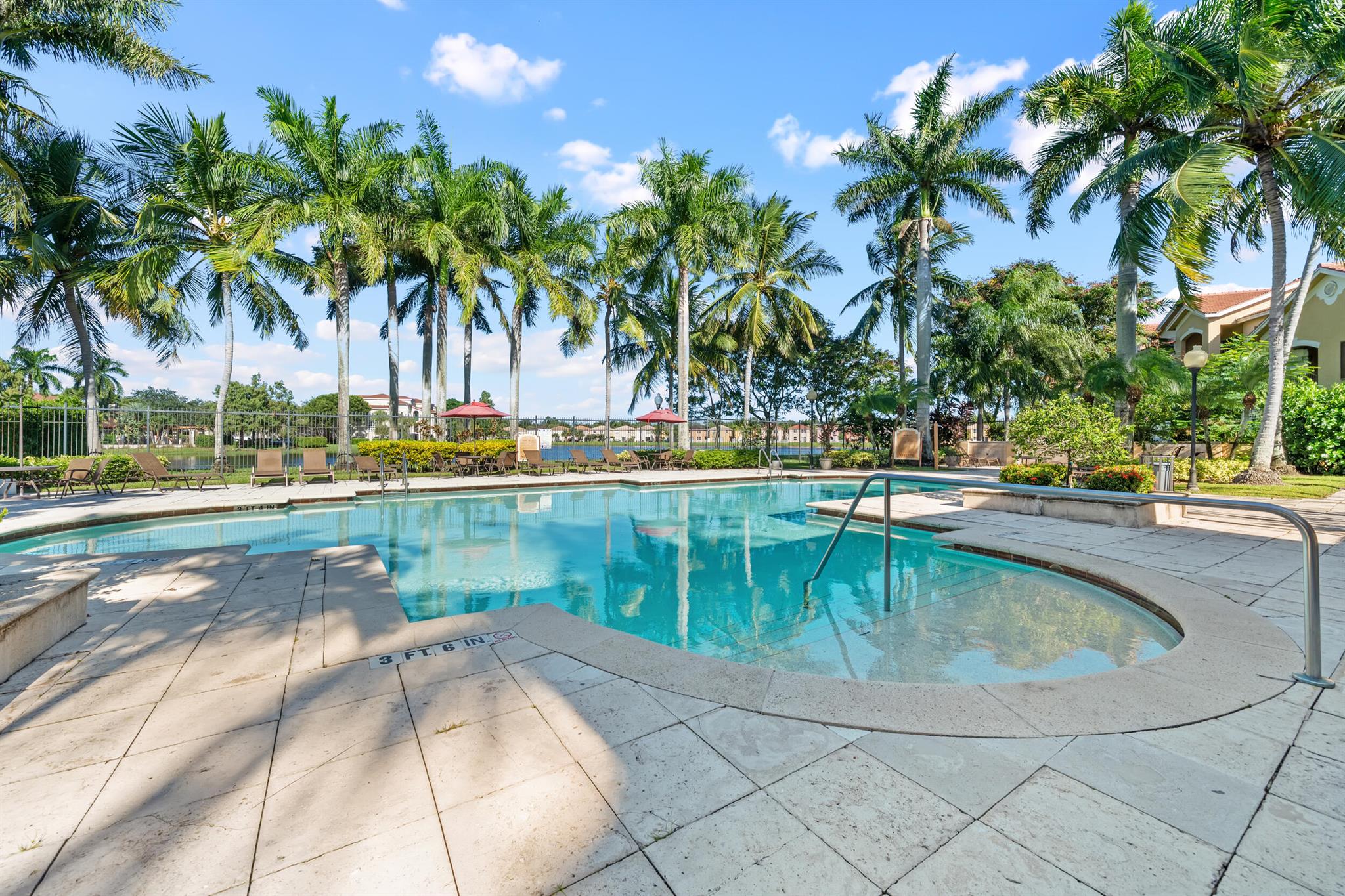 EMERALD ISLE AT LAGUNA LA - Residential
