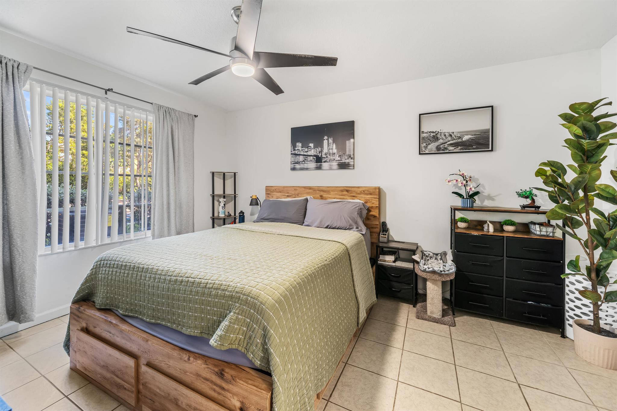 EMERALD ISLE AT LAGUNA LA - Residential