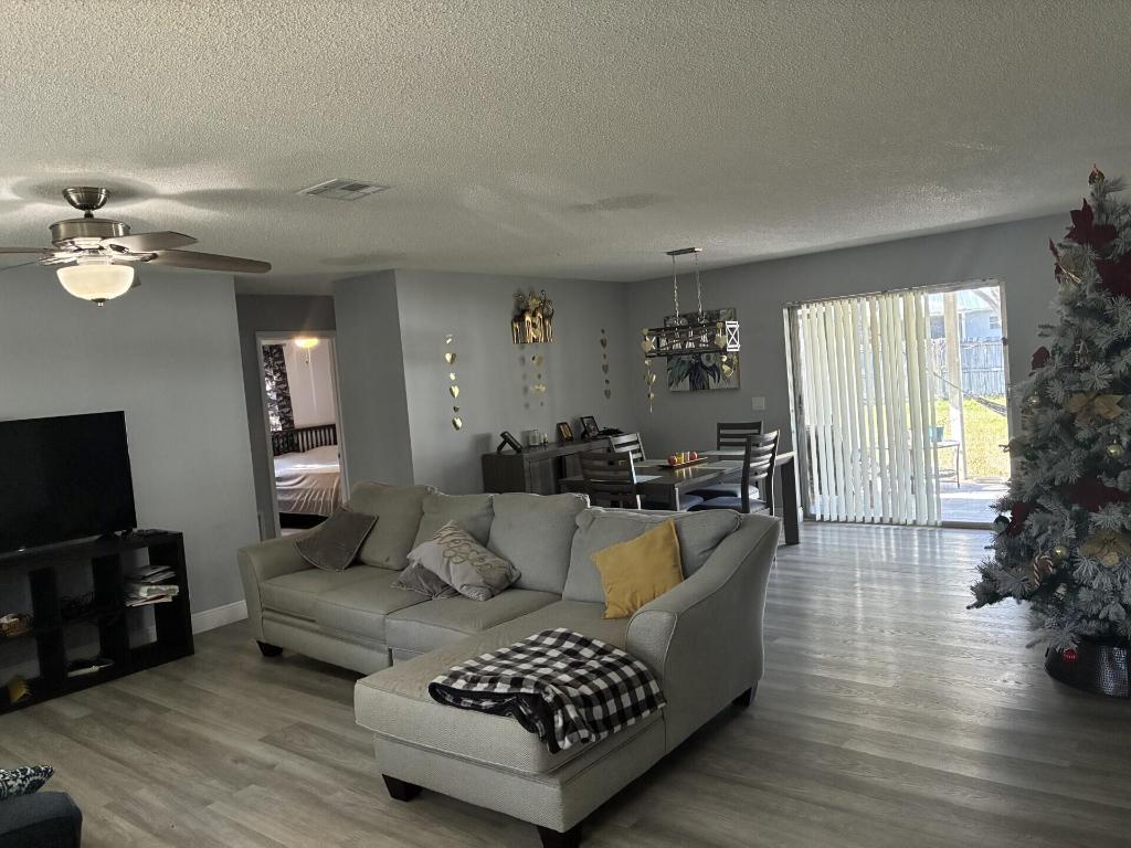 SOUTH PORT ST LUCIE-UNIT 05- BLK79 LOT 22 (MAP 44/ - Residential