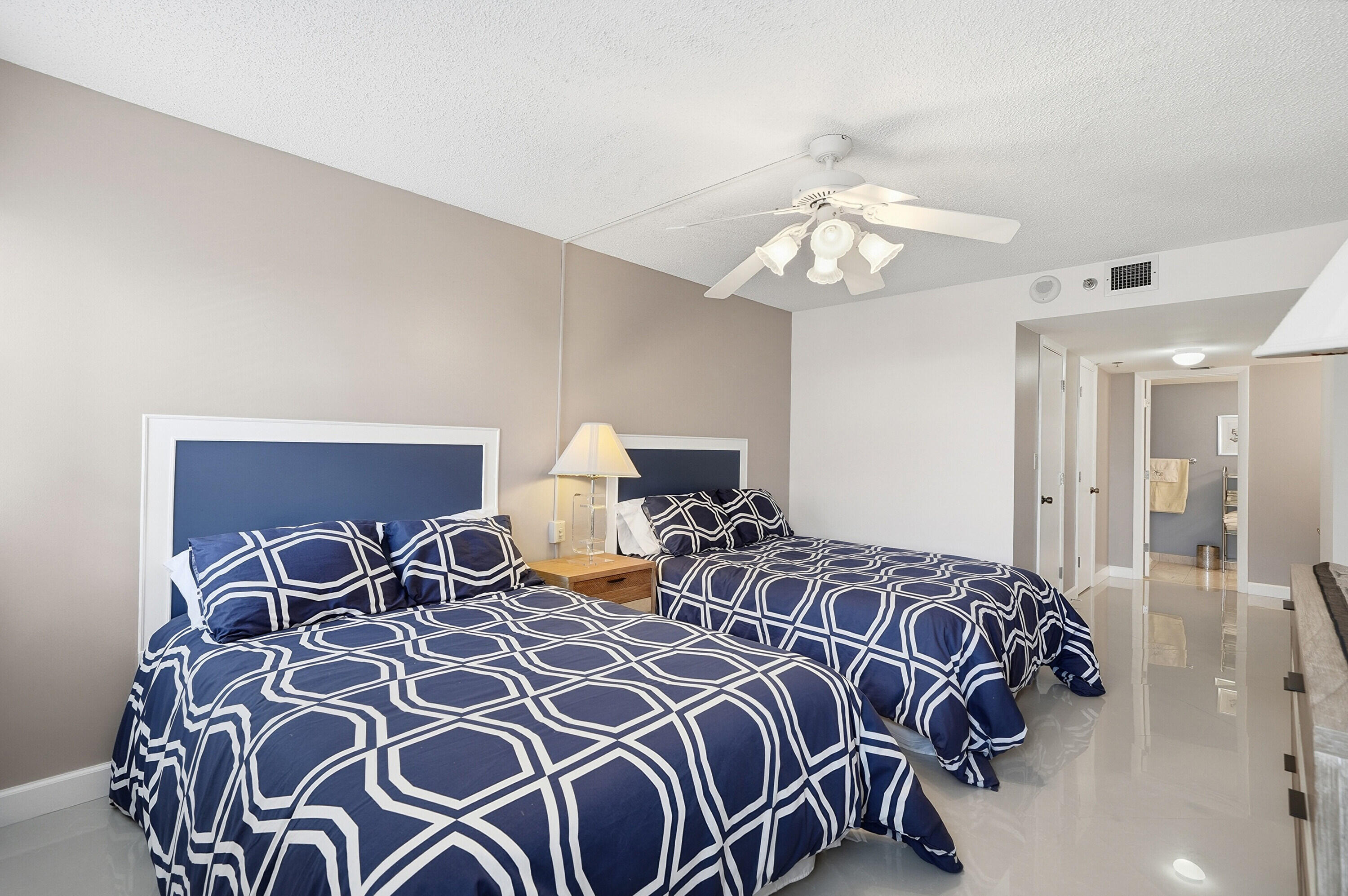 SUMMIT CONDO - Residential