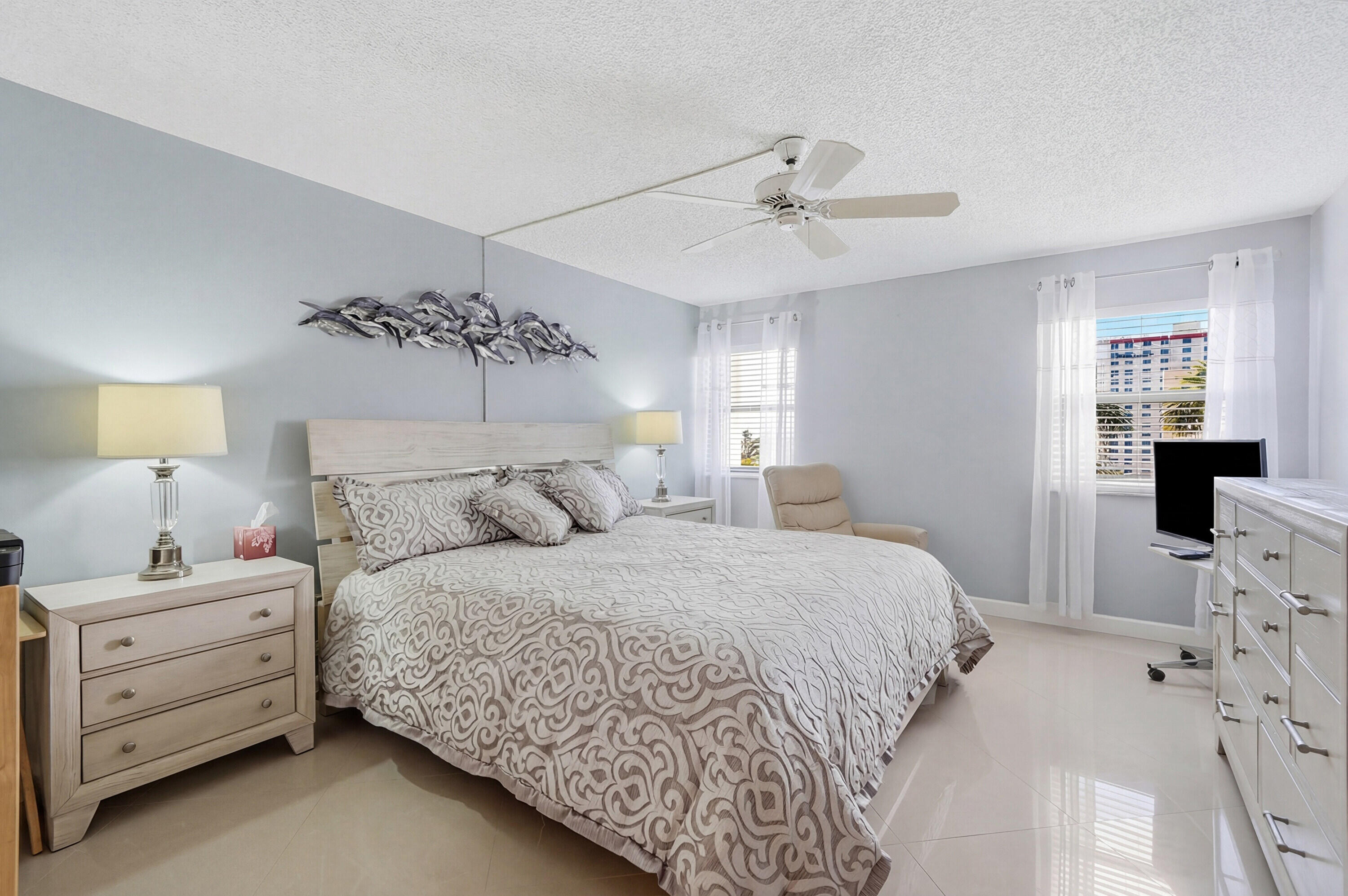 SUMMIT CONDO - Residential