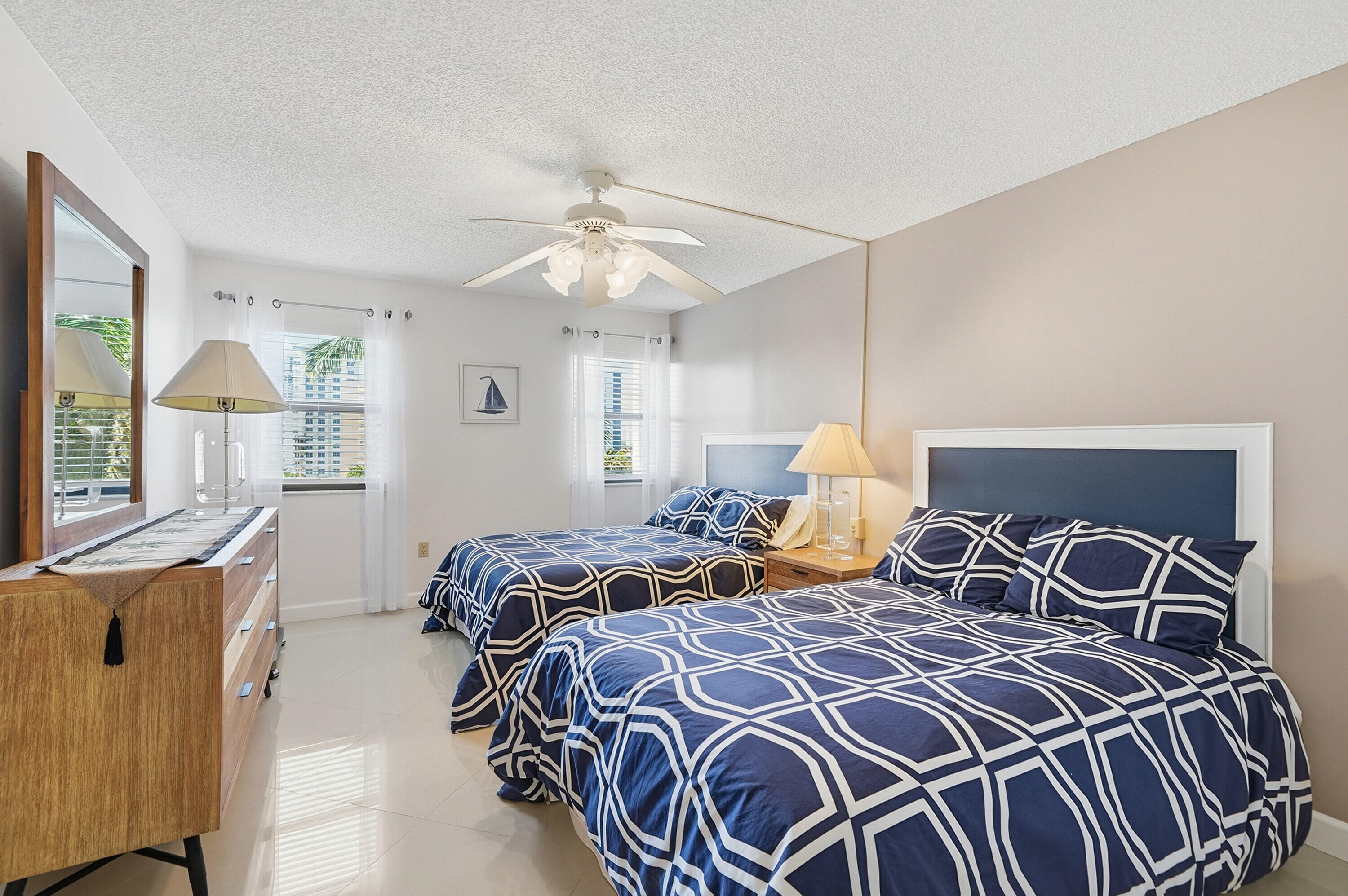 SUMMIT CONDO - Residential