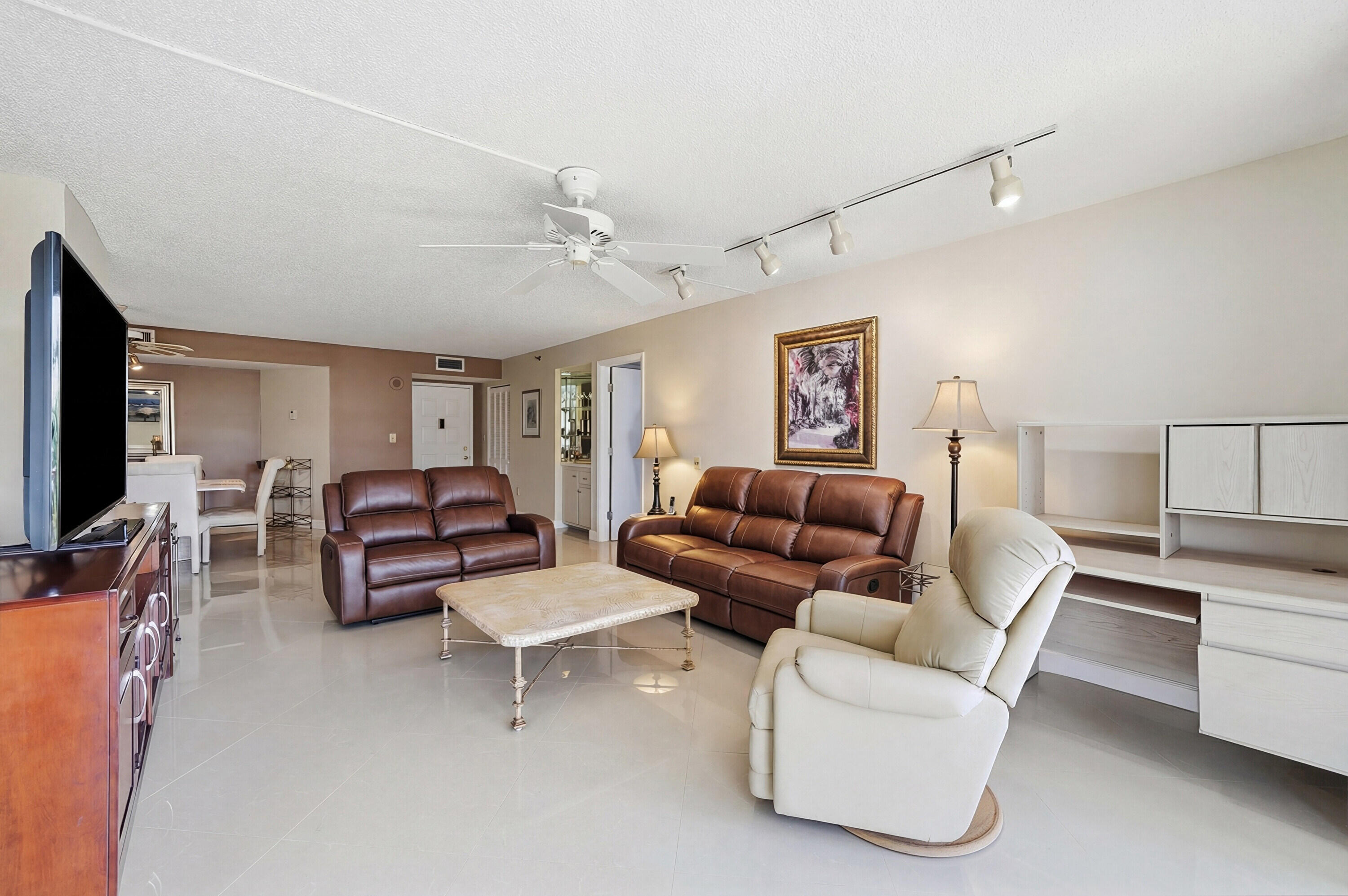 SUMMIT CONDO - Residential