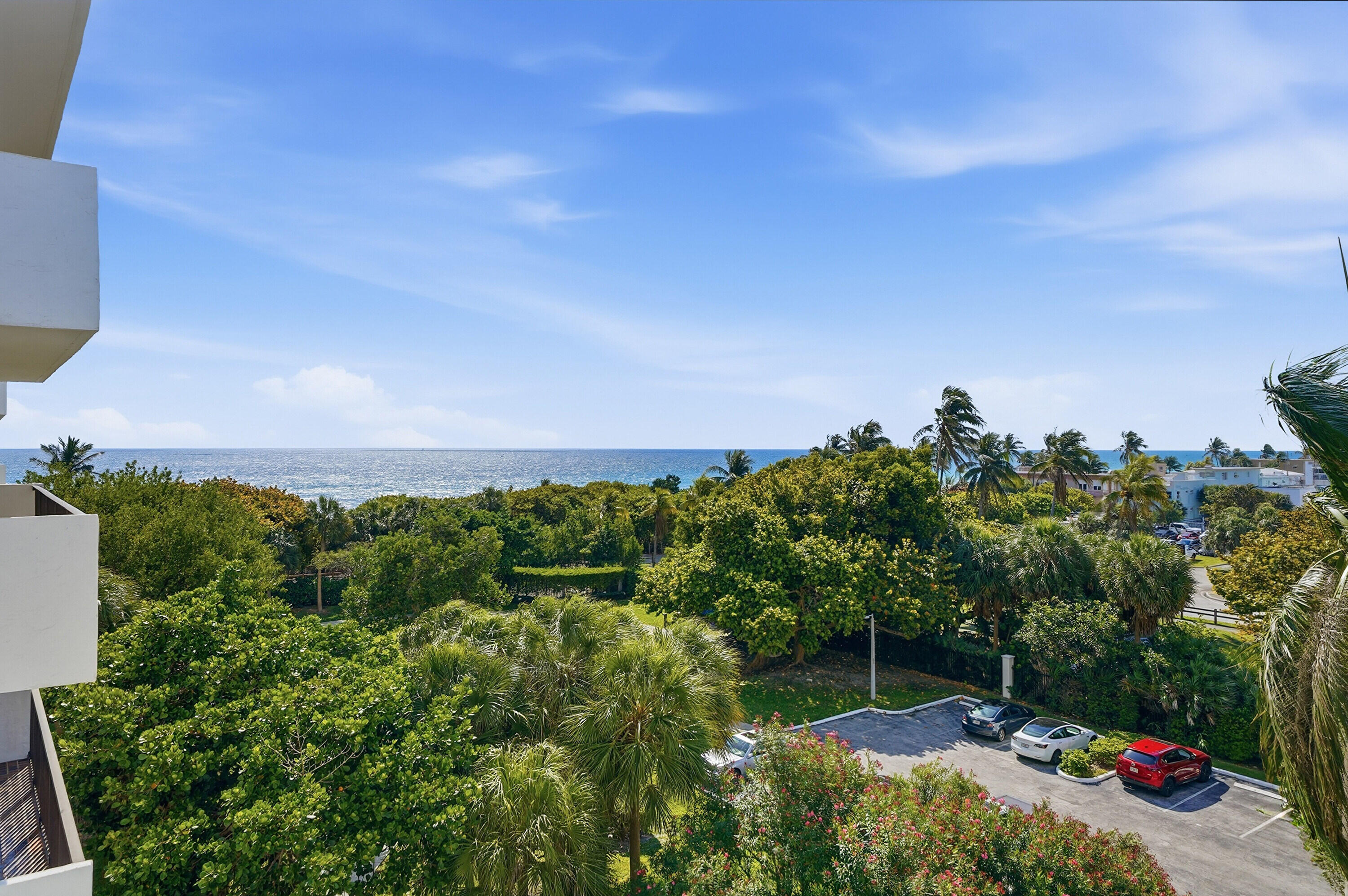 SUMMIT CONDO - Residential