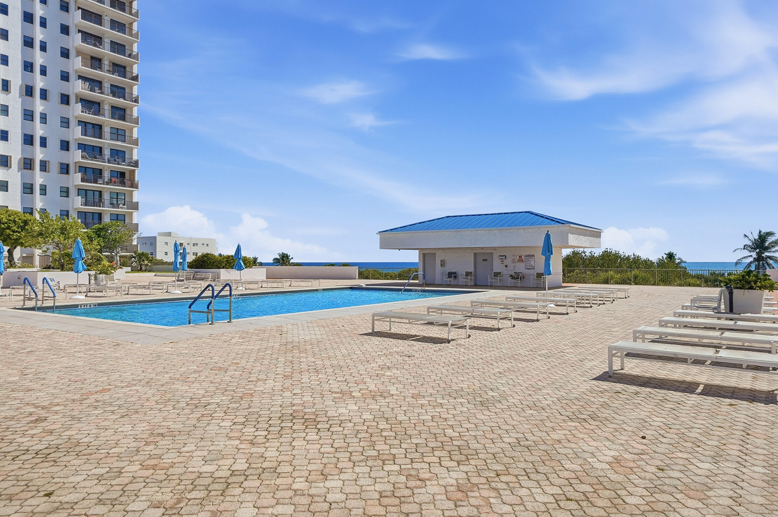 SUMMIT CONDO - Residential