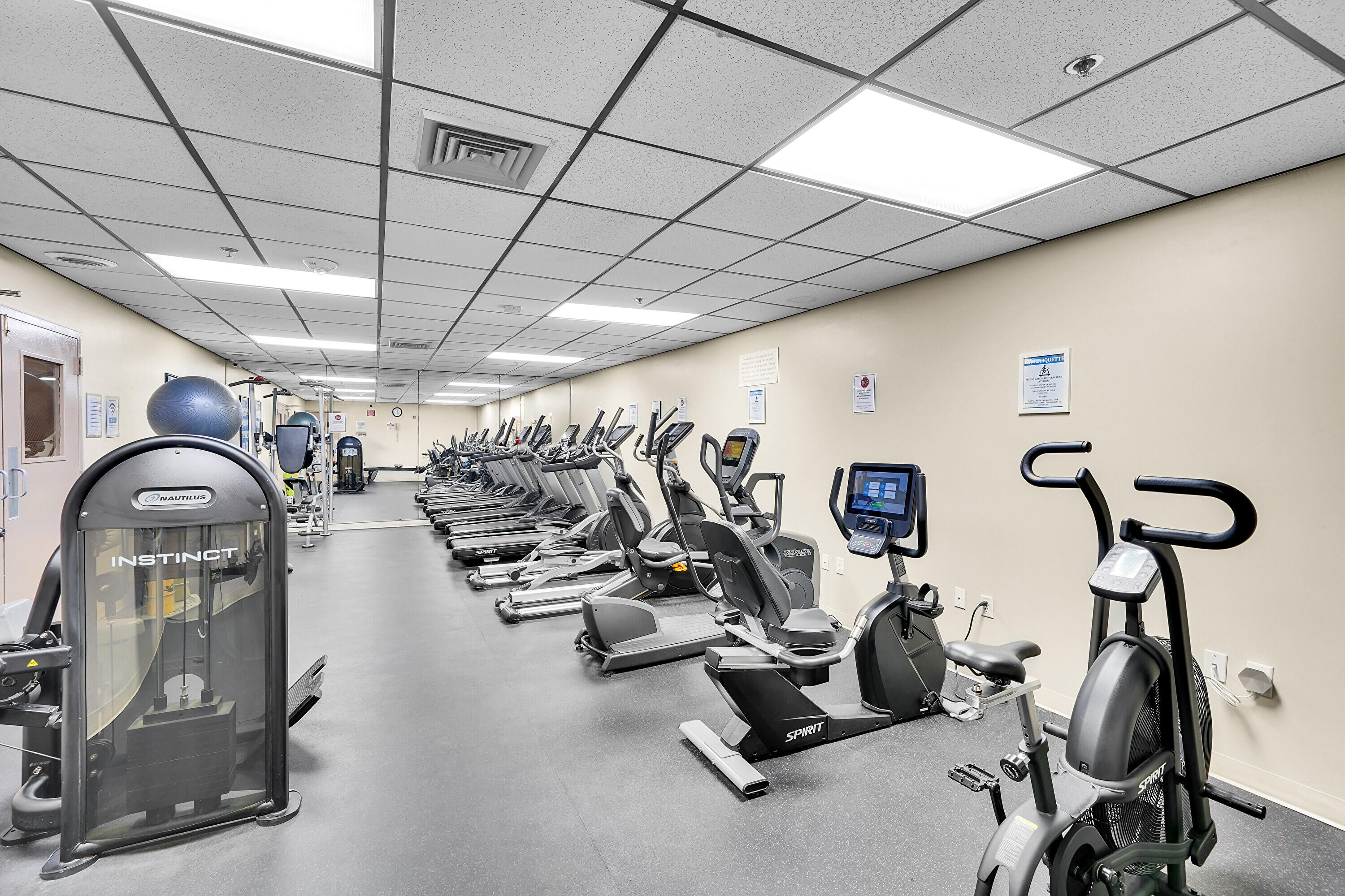 SUMMIT CONDO - Residential