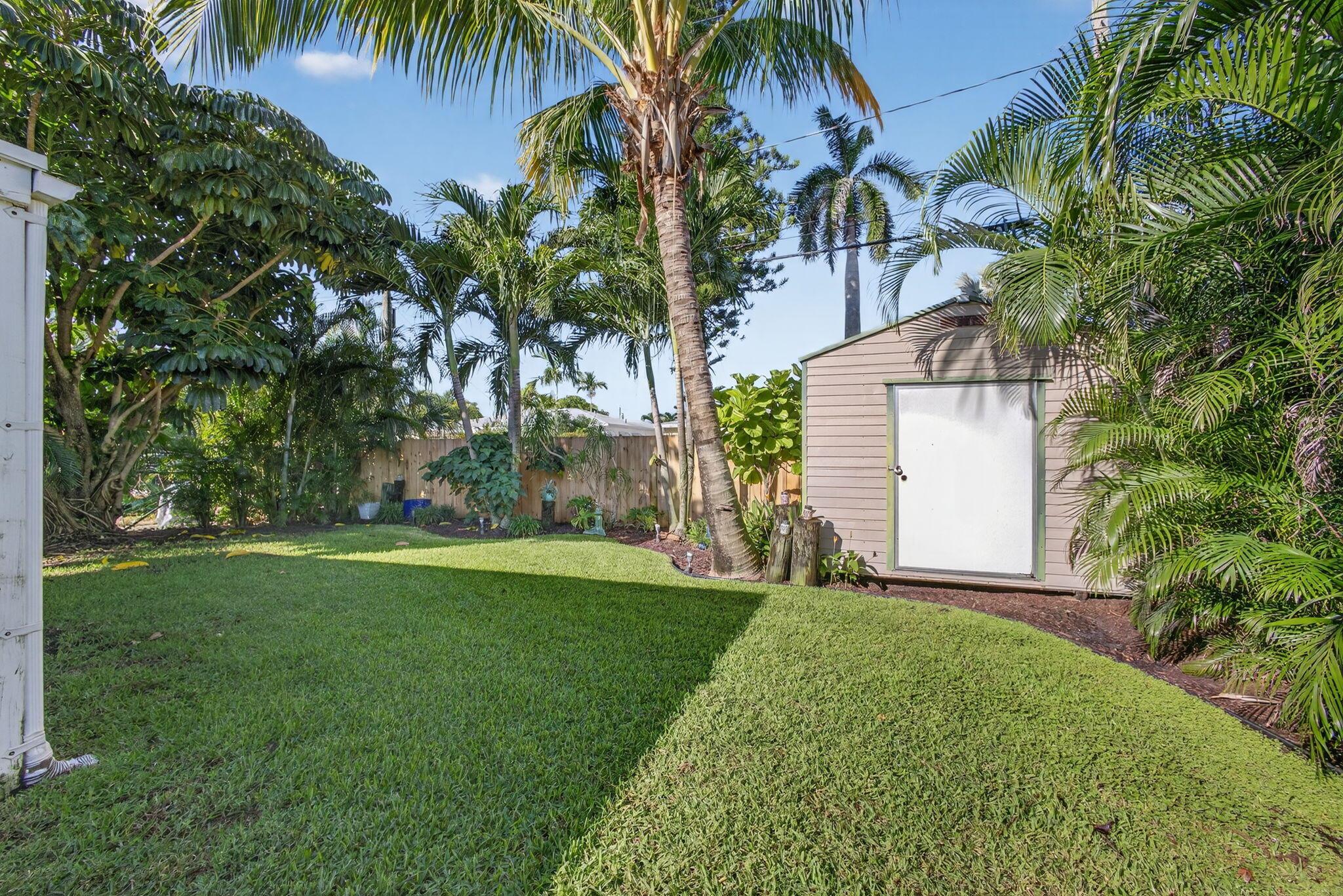 NORTH LAKE WORTH - Residential