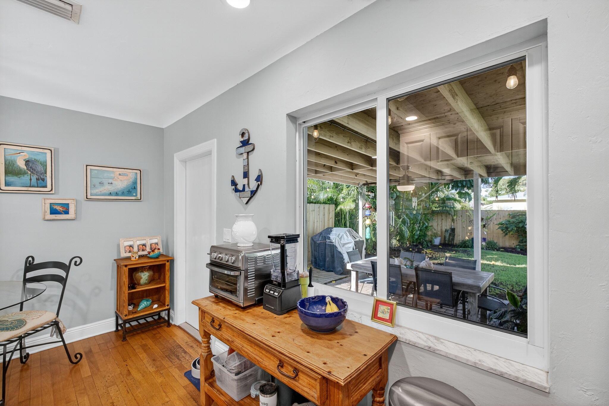 NORTH LAKE WORTH - Residential