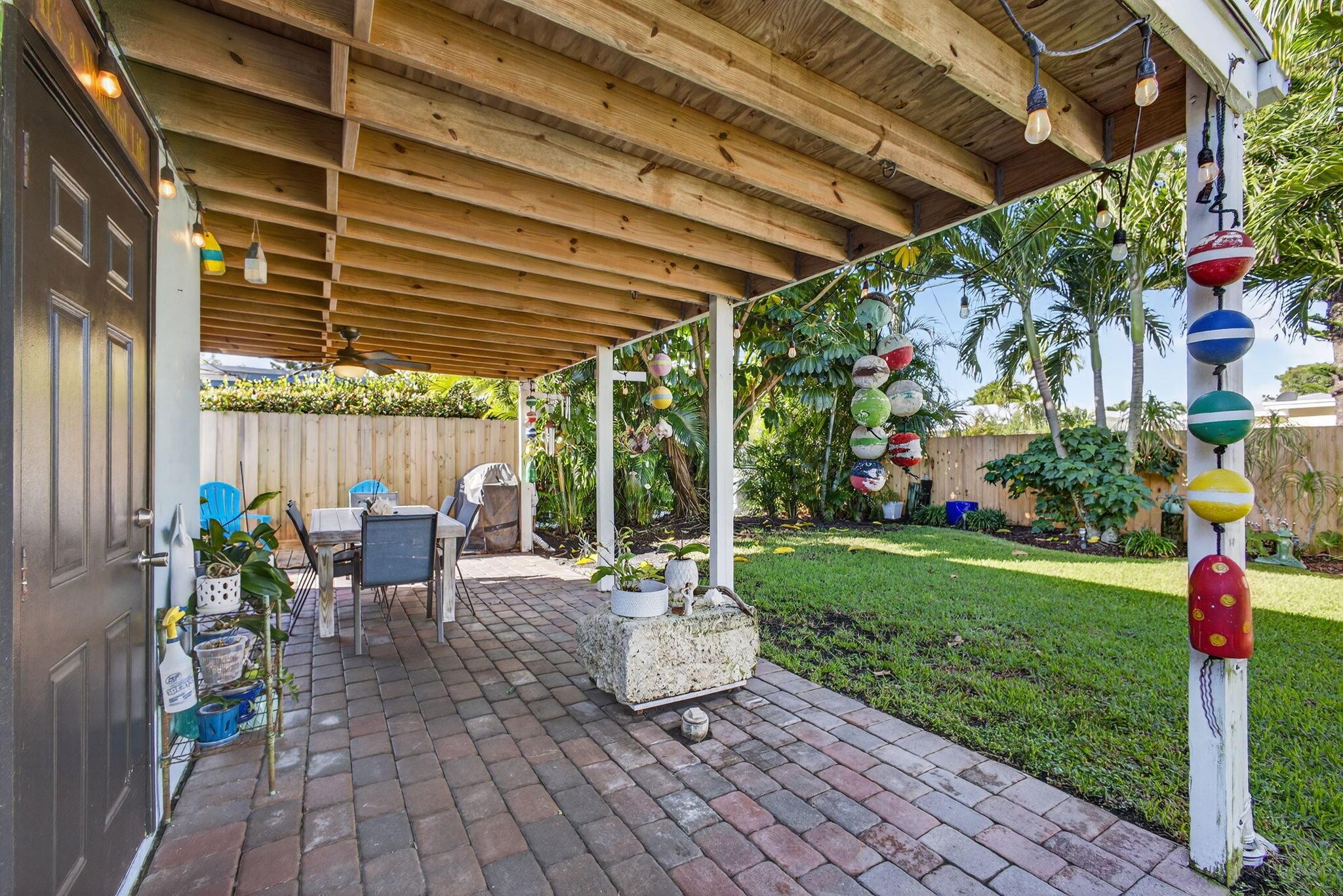 NORTH LAKE WORTH - Residential