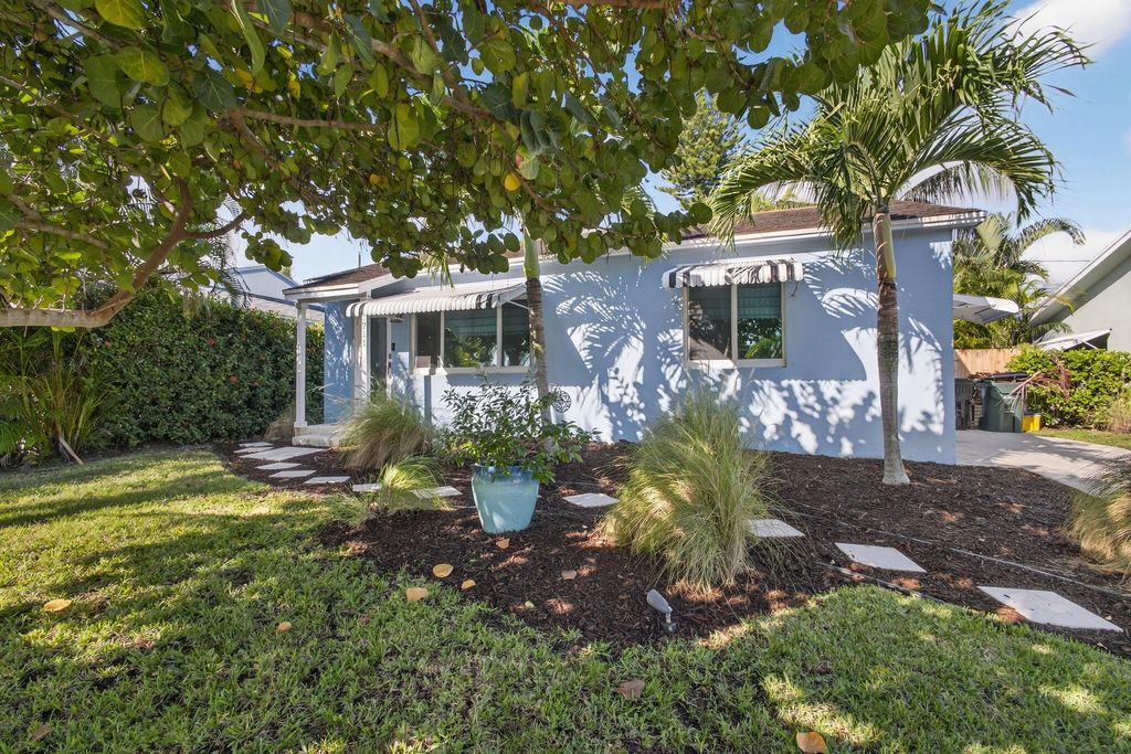Photo of 1711 N K Street, Lake Worth Beach, FL 33460 (MLS # R11134116)