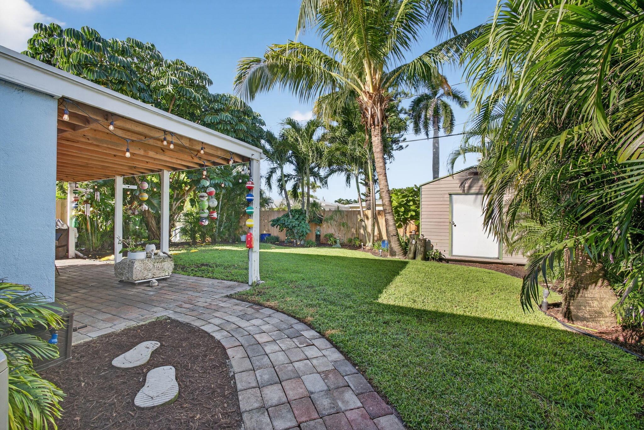 NORTH LAKE WORTH - Residential