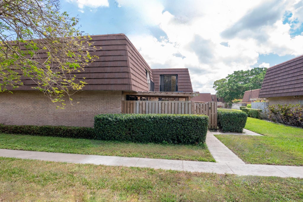 Photo of 704 7th Lane, Palm Beach Gardens, FL 33418 (MLS # R11073349)