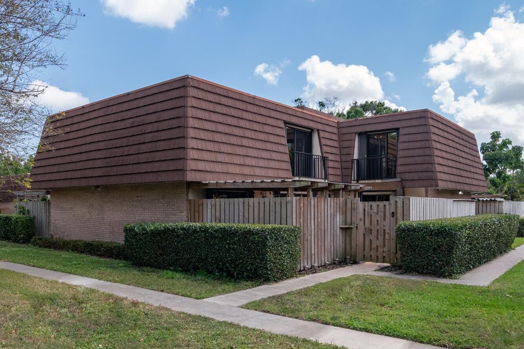 Photo of 704 7th Lane, Palm Beach Gardens, FL 33418 (MLS # R11073349)