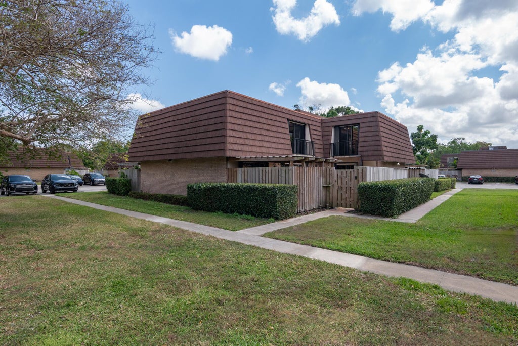 Photo of 704 7th Lane, Palm Beach Gardens, FL 33418 (MLS # R11073349)