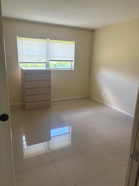CRESTHAVEN VILLAS 11 CONDO - Residential