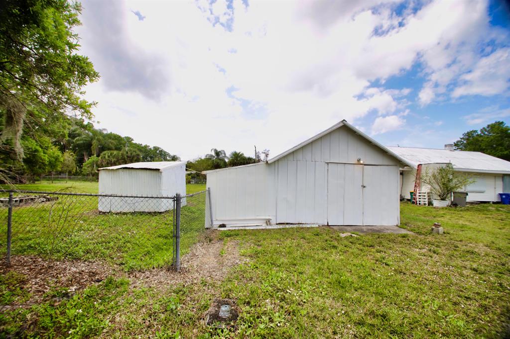 TOWN OF FELLSMERE - Residential