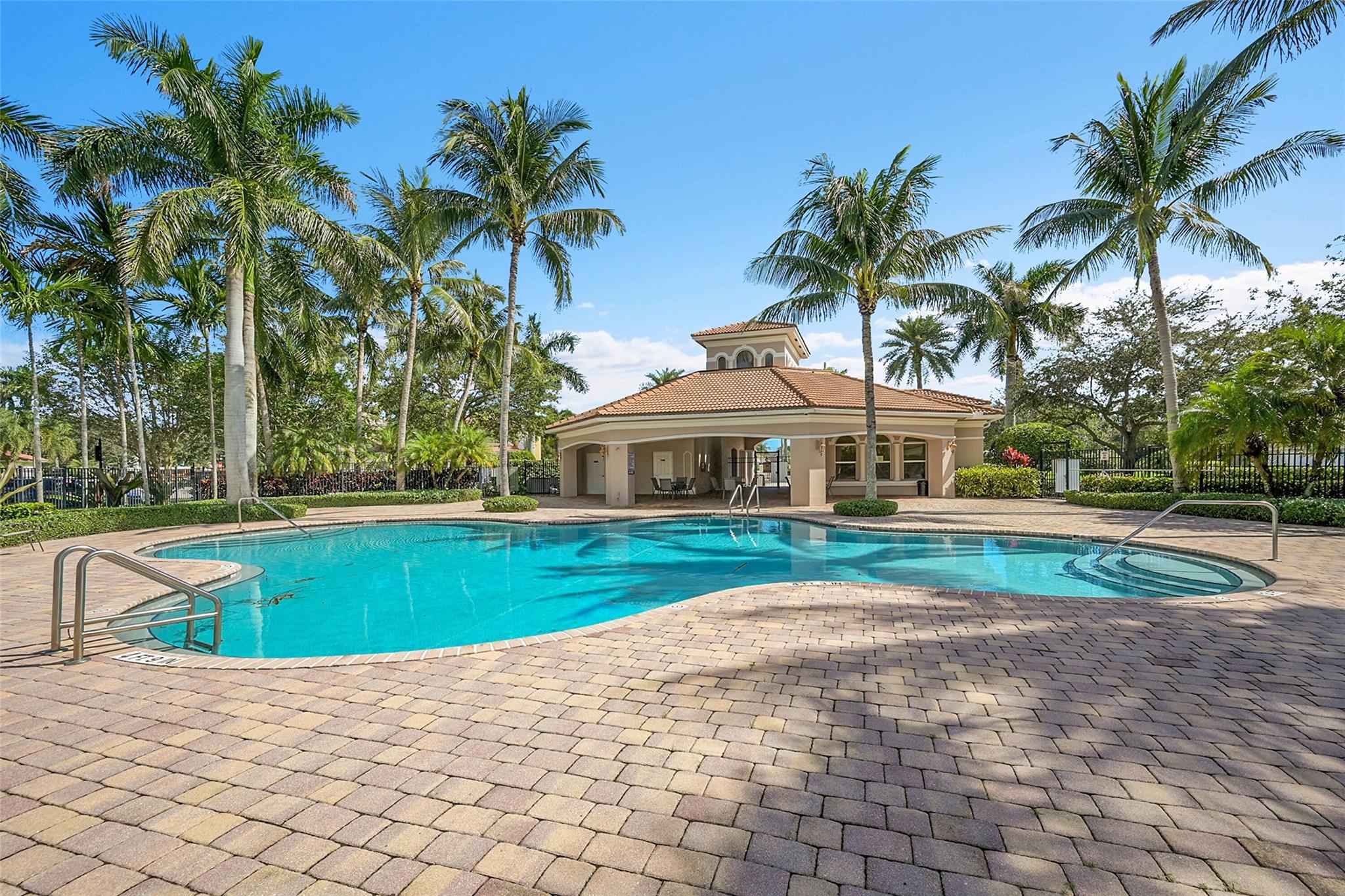 KNOLLWOOD - Residential