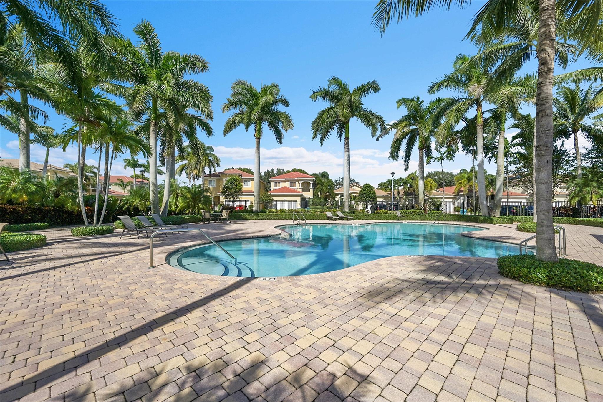 KNOLLWOOD - Residential