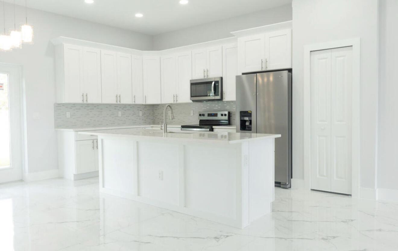 5941 NW Center Street, Port St Lucie, FL, 34986/$460,000 2 5941 NW Center Street