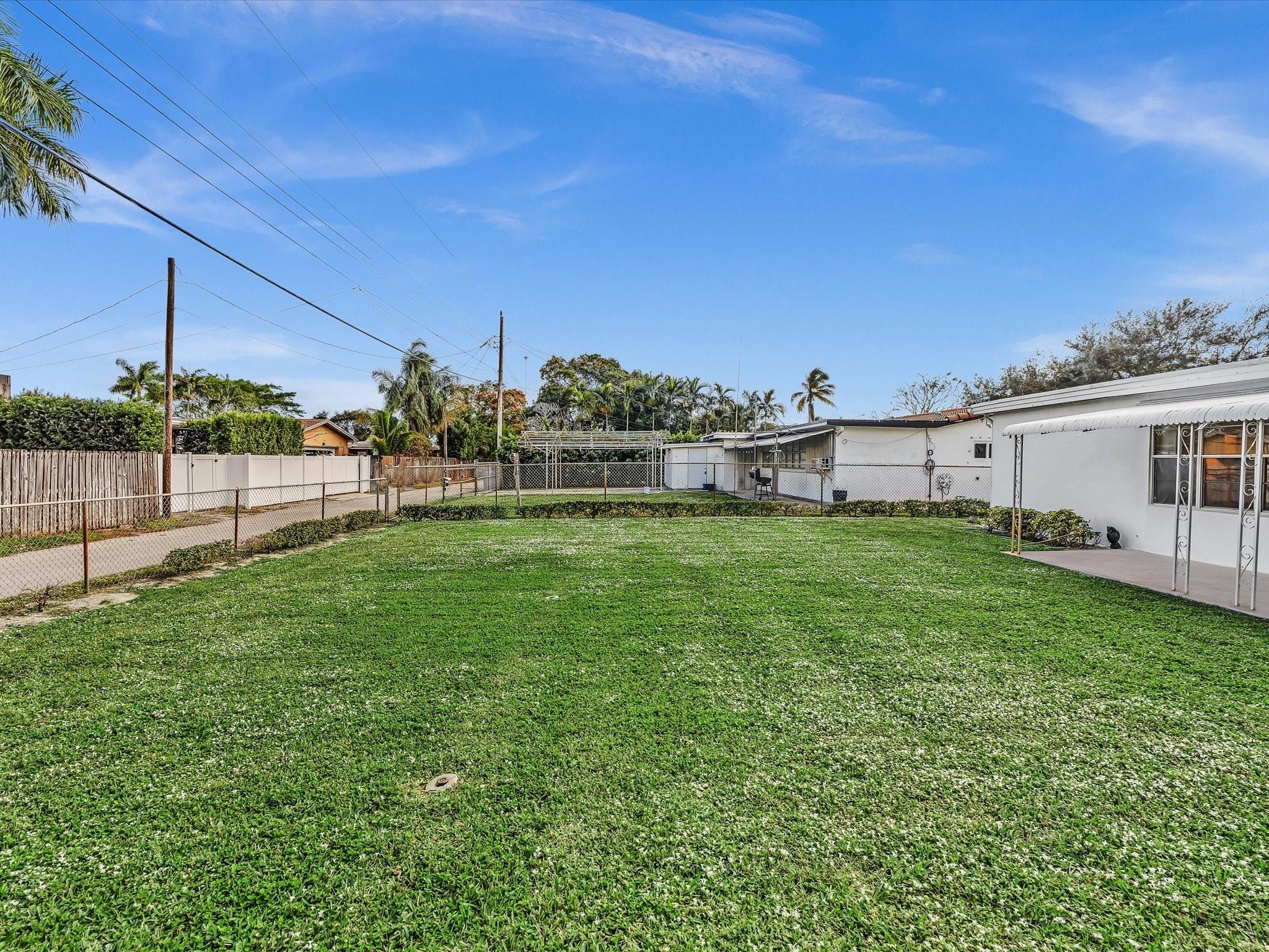 HOLLYWOOD HILLS - Residential