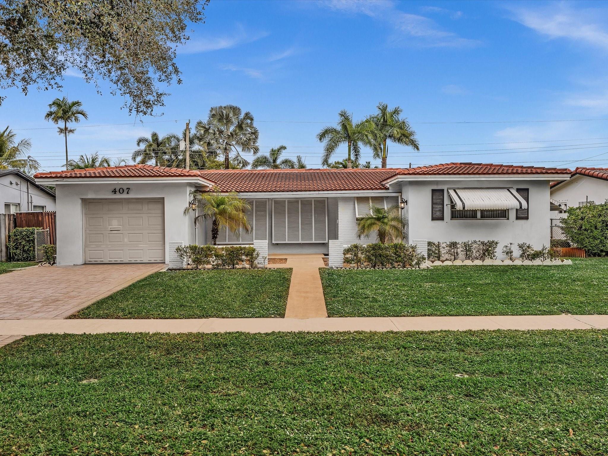 HOLLYWOOD HILLS - Residential