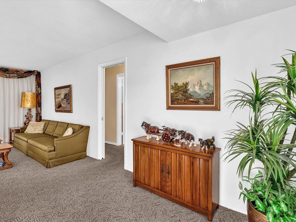 Photo of 407 S Highland Dr, Hollywood, FL 33021 (MLS # F10541493)