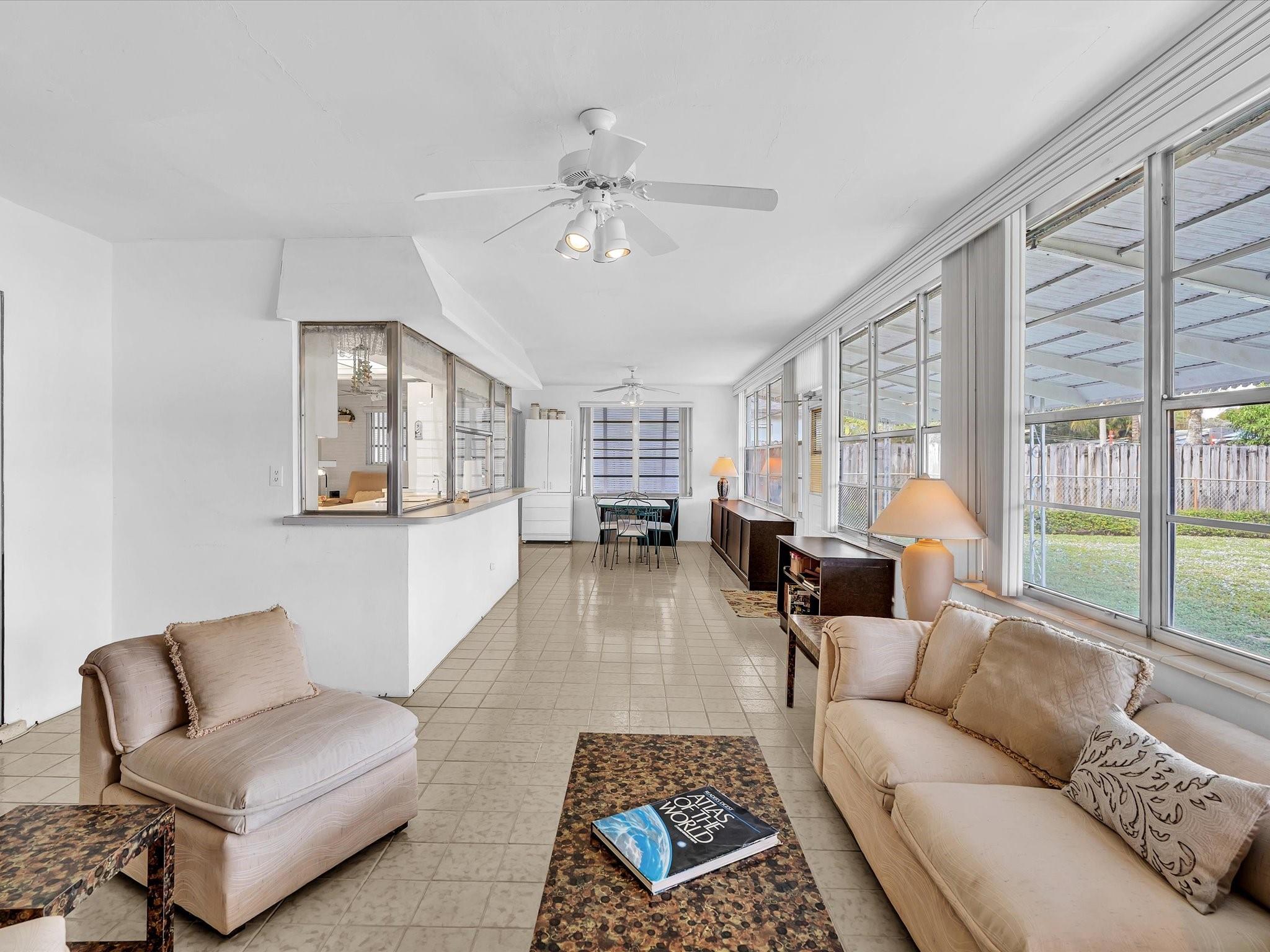 HOLLYWOOD HILLS - Residential