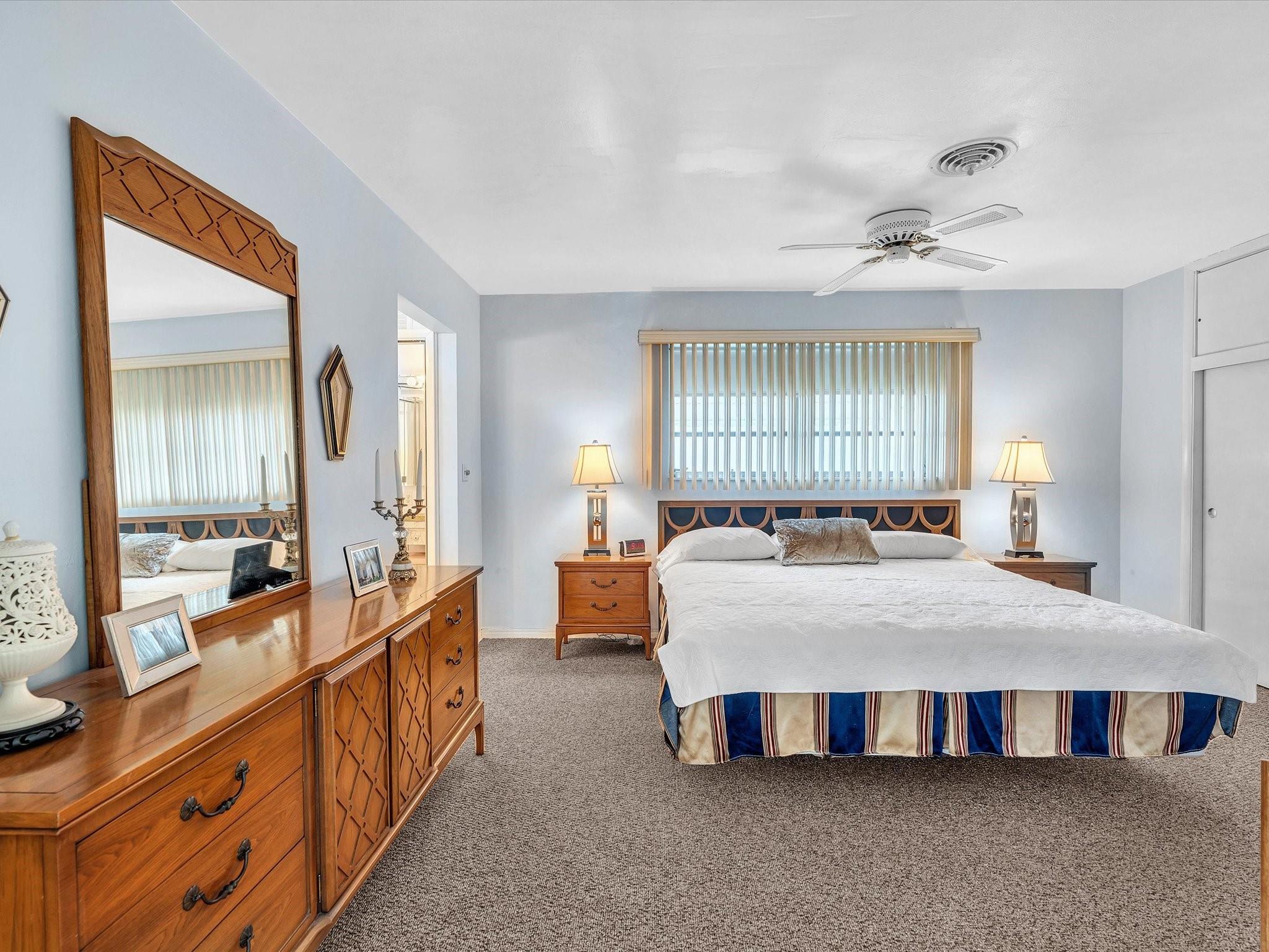 HOLLYWOOD HILLS - Residential