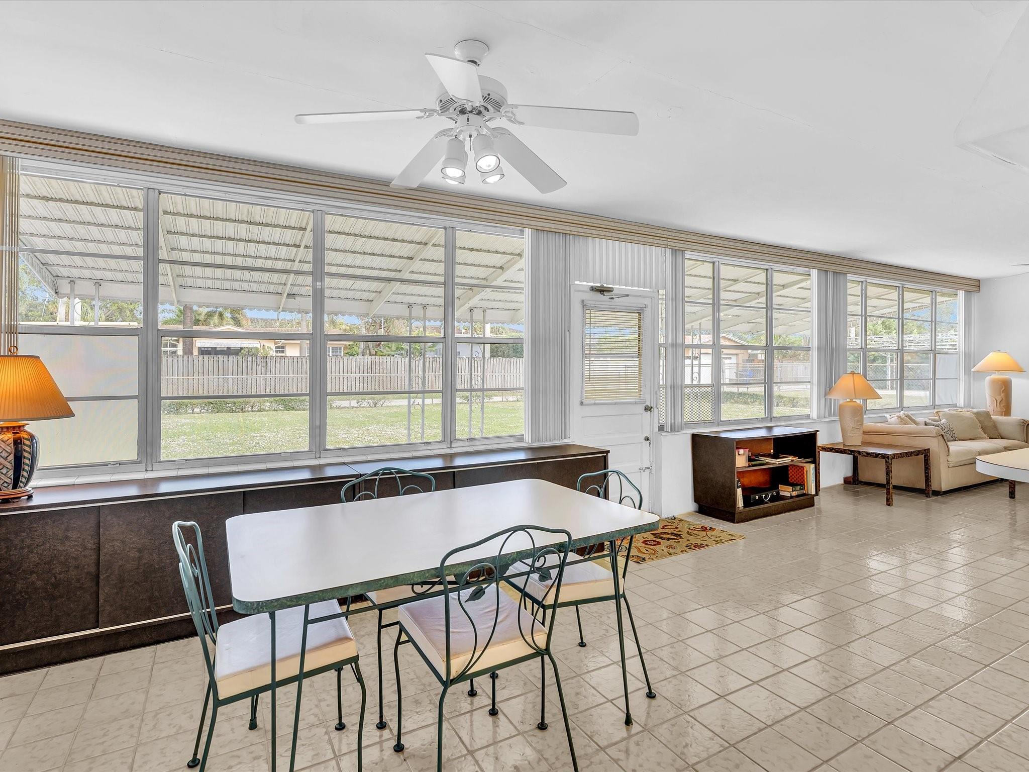 HOLLYWOOD HILLS - Residential