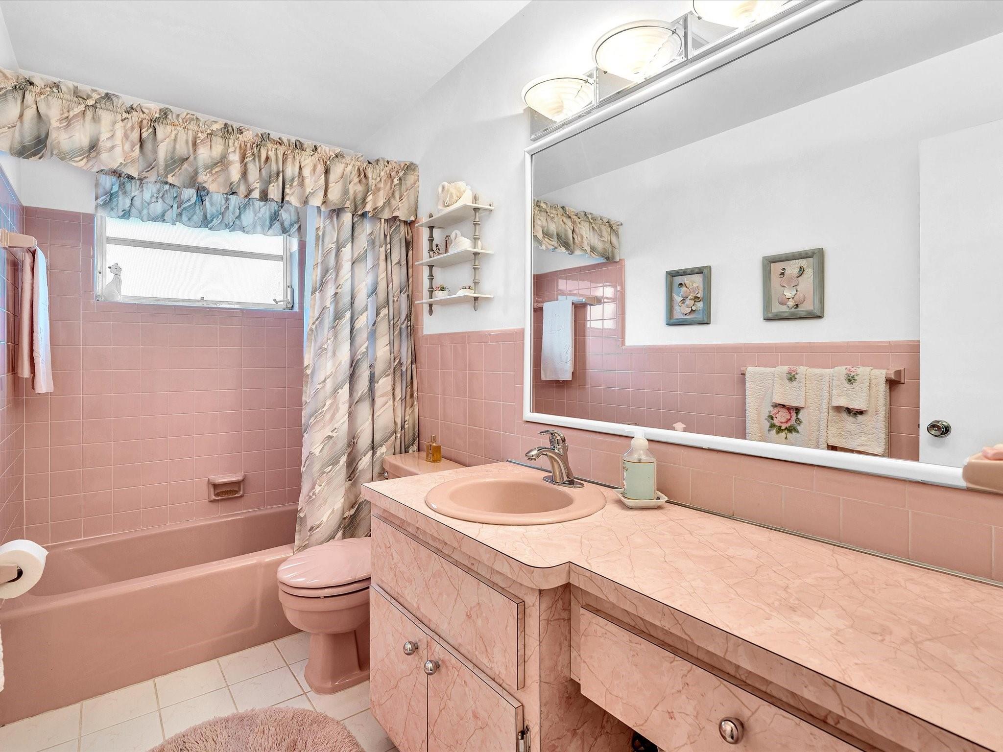 HOLLYWOOD HILLS - Residential