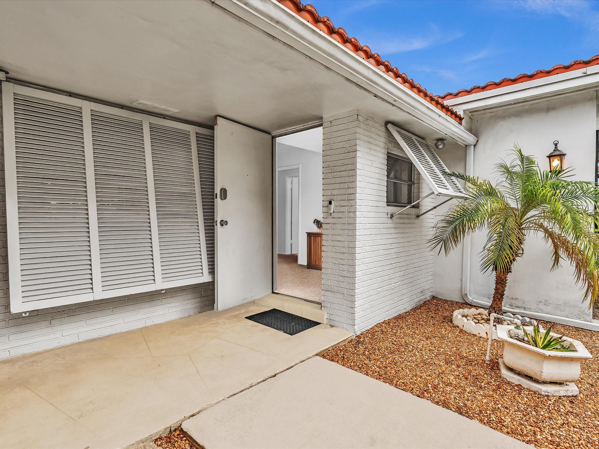 HOLLYWOOD HILLS - Residential