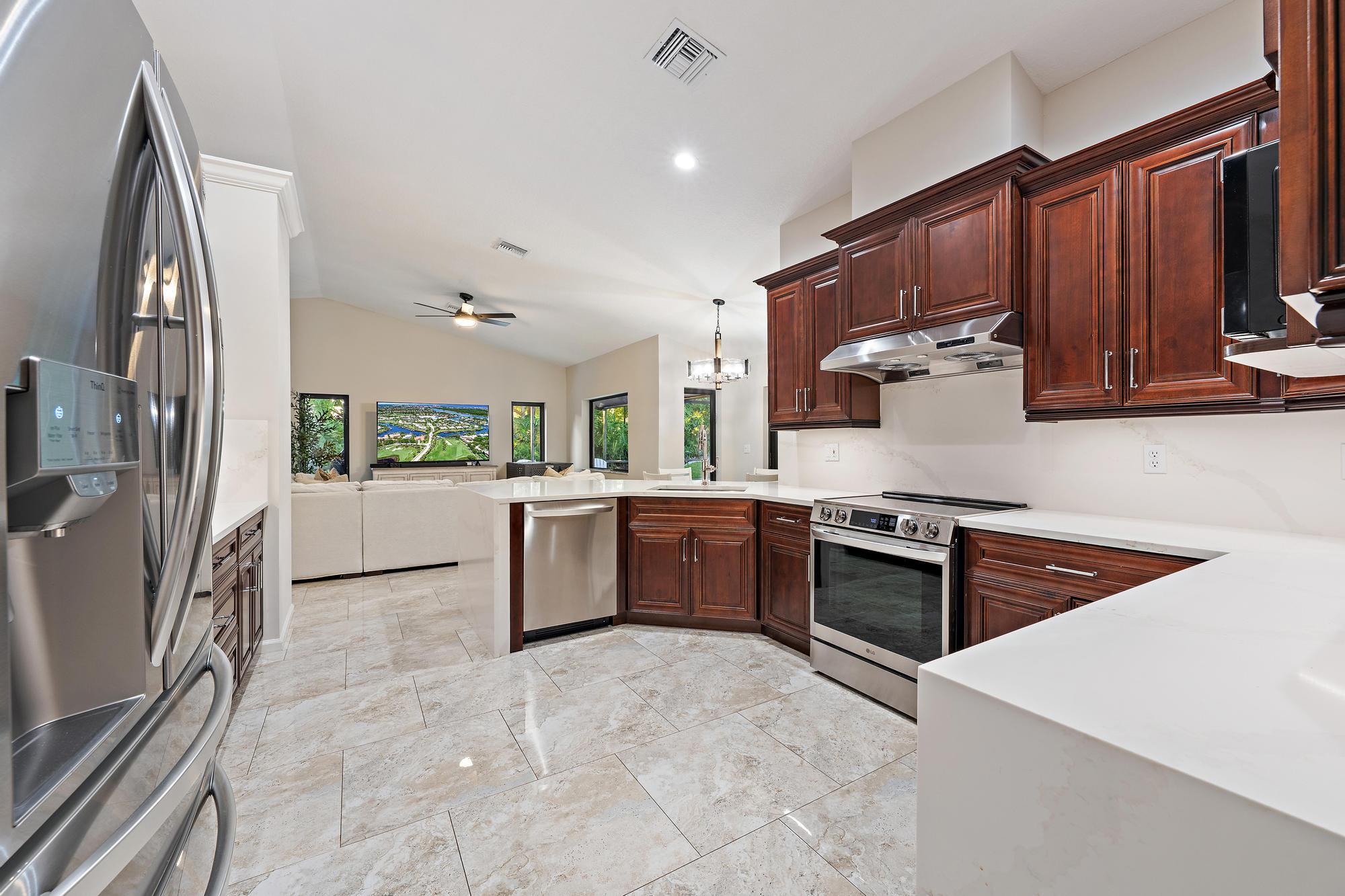 SHORES 3 - Residential